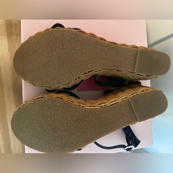 Kate Spade size 8.5 “Patio” navy suede with wicker platform sandal with bow - Picture 9 of 10